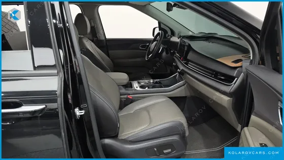 KIA CARNIVAL GASOLINE 7-SEATER OUTDOOR
