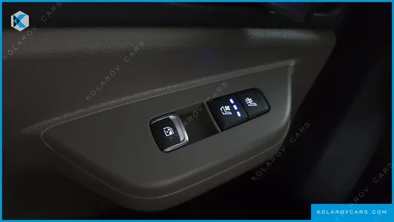KIA CARNIVAL GASOLINE 7-SEATER OUTDOOR