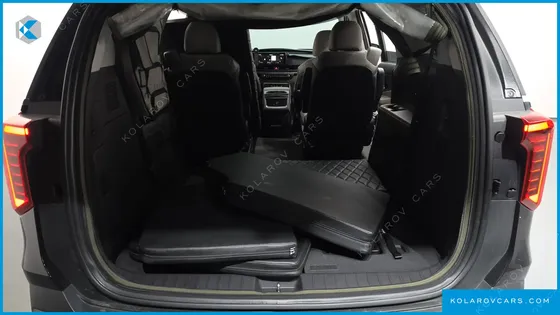 KIA CARNIVAL GASOLINE 7-SEATER OUTDOOR