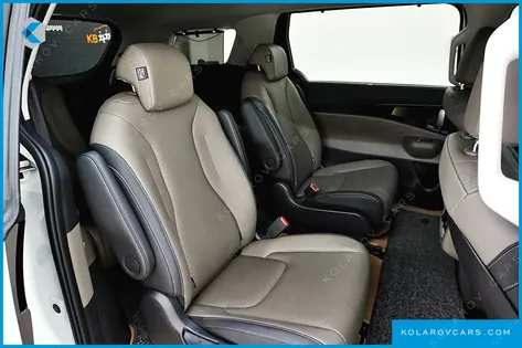 KIA CARNIVAL DIESEL 9-SEATER SIGNATURE