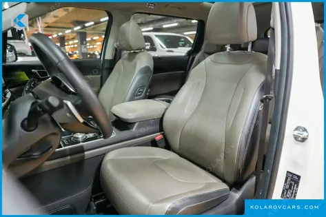 KIA CARNIVAL GASOLINE 9-SEATER SIGNATURE
