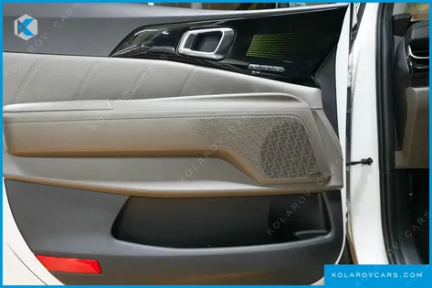 KIA CARNIVAL GASOLINE 9-SEATER SIGNATURE