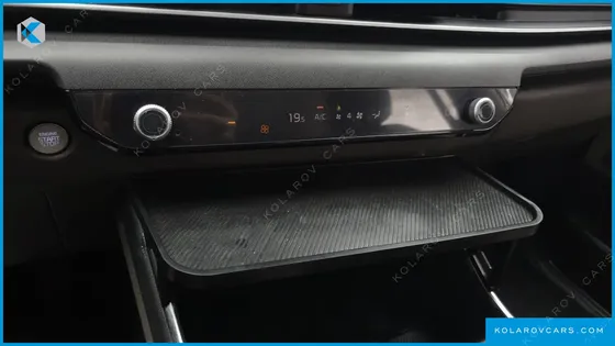 KIA CARNIVAL DIESEL 9-SEATER NOBLESSE