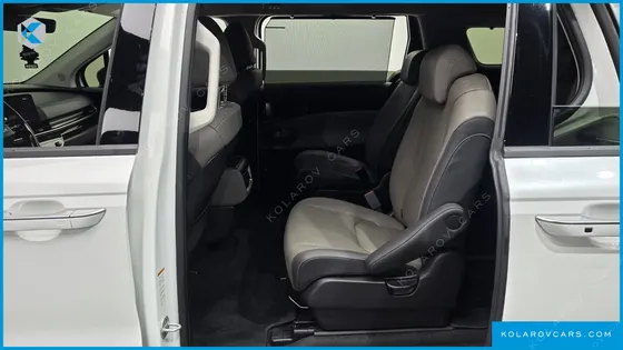 KIA CARNIVAL GASOLINE 9-SEATER GRAVITY