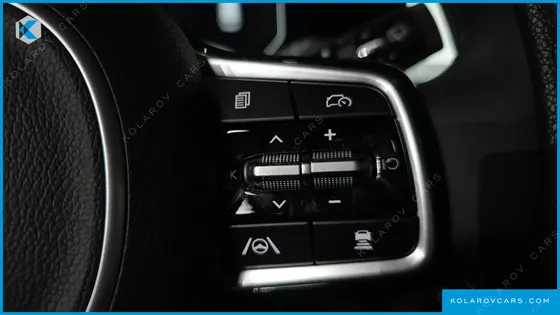 KIA CARNIVAL DIESEL 9-SEATER NOBLESSE