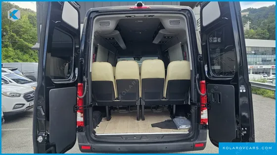 HYUNDAI SOLATI 15-SEATER