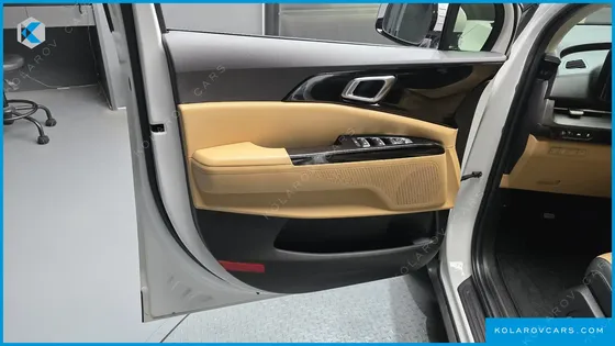 KIA CARNIVAL GASOLINE 9-SEATER NOBLESSE