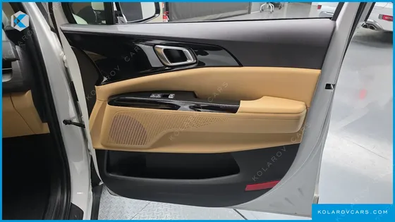 KIA CARNIVAL GASOLINE 9-SEATER NOBLESSE