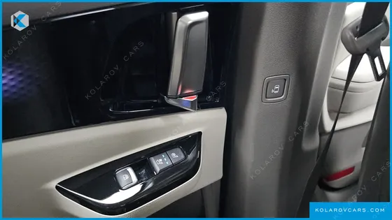 KIA CARNIVAL GASOLINE 9-SEATER SIGNATURE