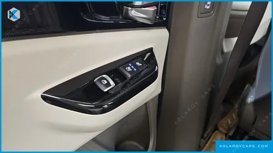 KIA CARNIVAL 9-SEATER HI-LIMOUSINE