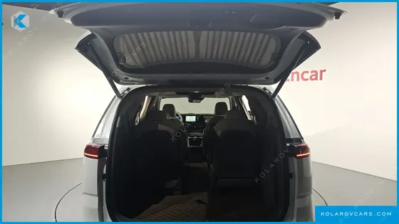 KIA CARNIVAL 9-SEATER HI-LIMOUSINE