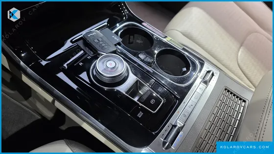 KIA CARNIVAL DIESEL 7-SEATER HI-LIMOUSINE