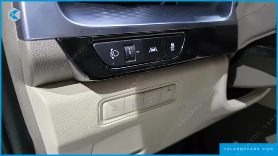 KIA CARNIVAL DIESEL 7-SEATER HI-LIMOUSINE
