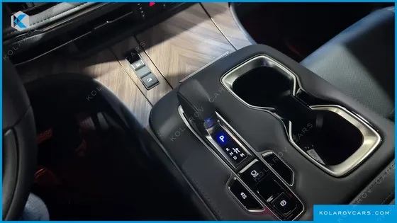 LEXUS LM 500H ROYAL