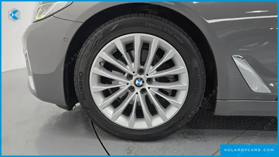 BMW 5 SERIES 520I LUXURY
