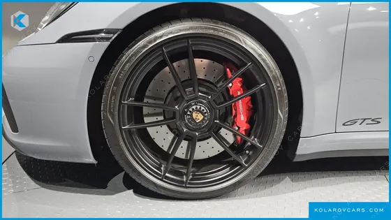 PORSCHE 911 CARRERA 4 GTS CABRIOLET