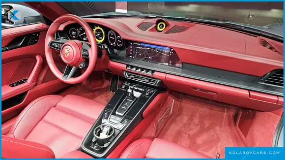 PORSCHE 911 CARRERA 4 GTS CABRIOLET