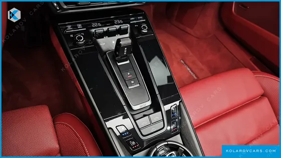 PORSCHE 911 CARRERA 4 GTS CABRIOLET