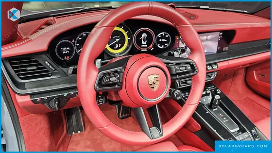 PORSCHE 911 CARRERA 4 GTS CABRIOLET