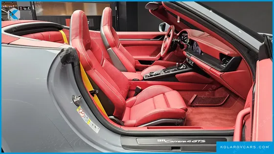PORSCHE 911 CARRERA 4 GTS CABRIOLET