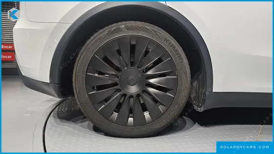 TESLA MODEL Y LONG RANGE AWD