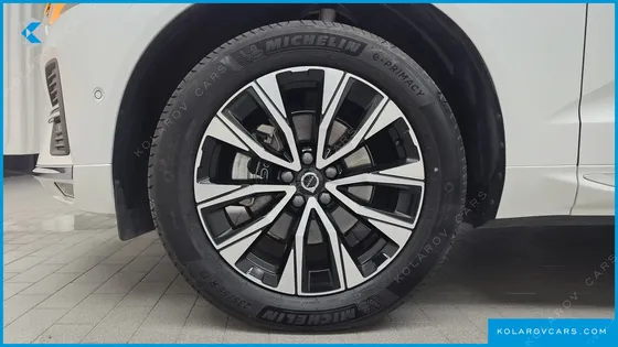 VOLVO XC60 B5 ULTRA BRIGHT