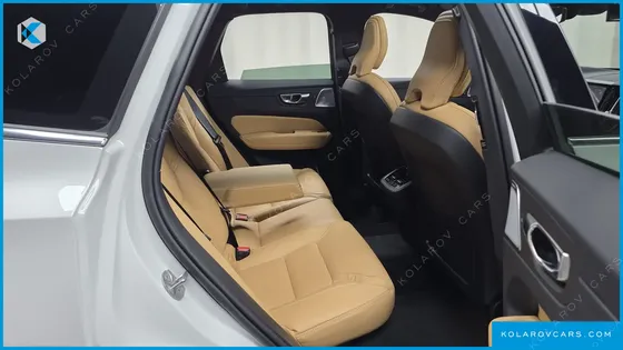 VOLVO XC60 B5 ULTRA BRIGHT
