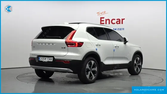 VOLVO XC40 B4 ULTRA BRIGHT