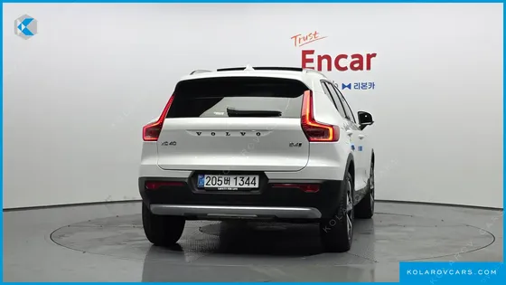 VOLVO XC40 B4 ULTRA BRIGHT