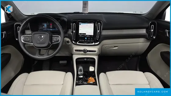 VOLVO XC40 B4 ULTRA BRIGHT