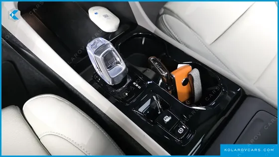 VOLVO XC40 B4 ULTRA BRIGHT