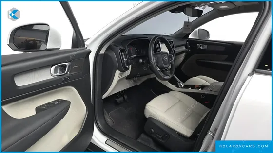 VOLVO XC40 B4 ULTRA BRIGHT
