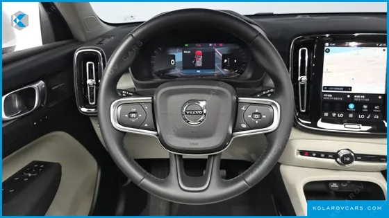 VOLVO XC40 B4 ULTRA BRIGHT