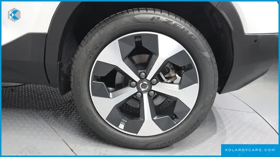 VOLVO XC40 B4 ULTRA BRIGHT