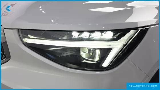 VOLVO XC40 B4 ULTRA BRIGHT