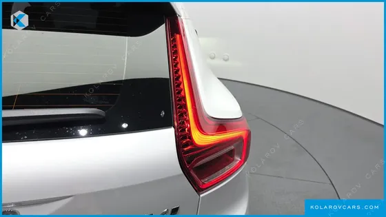 VOLVO XC40 B4 ULTRA BRIGHT