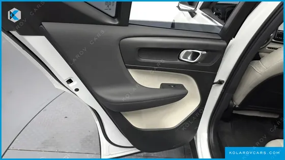 VOLVO XC40 B4 ULTRA BRIGHT