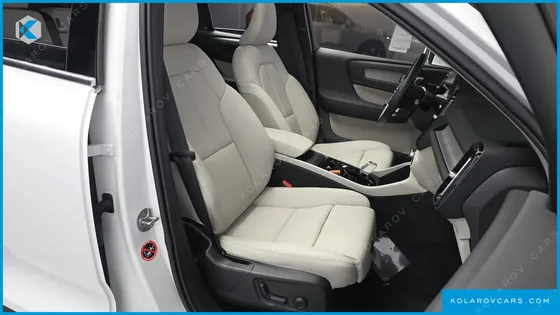 VOLVO XC40 B4 ULTRA BRIGHT