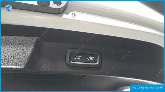 VOLVO XC40 B4 ULTRA BRIGHT