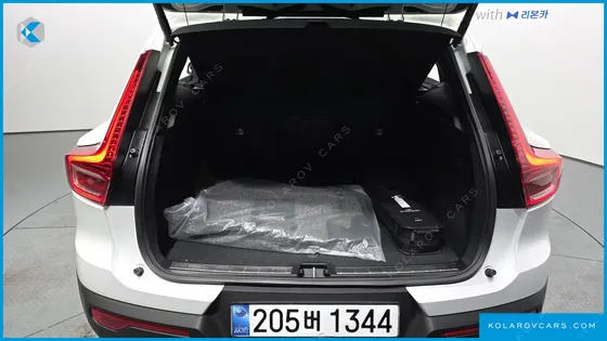 VOLVO XC40 B4 ULTRA BRIGHT