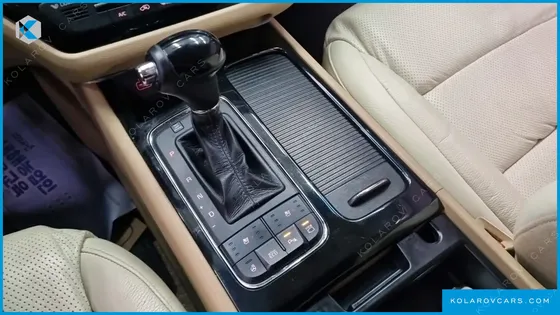 KIA CARNIVAL GASOLINE 9-SEATER HI-LIMOUSINE