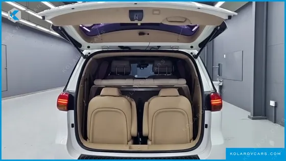KIA CARNIVAL GASOLINE 9-SEATER HI-LIMOUSINE