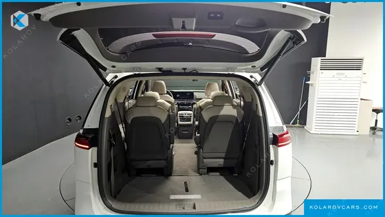 KIA CARNIVAL DIESEL 9-SEATER NOBLESSE