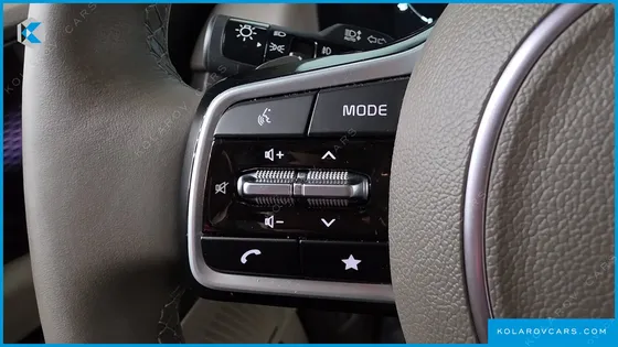 KIA CARNIVAL GASOLINE 7-SEATER SIGNATURE