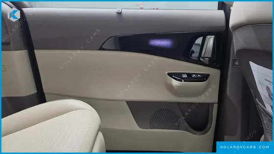 KIA CARNIVAL GASOLINE 7-SEATER SIGNATURE