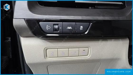 KIA CARNIVAL GASOLINE 7-SEATER SIGNATURE