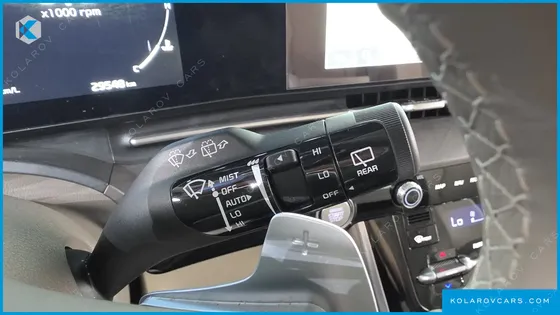 KIA CARNIVAL GASOLINE 7-SEATER SIGNATURE