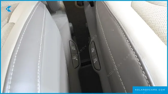 KIA CARNIVAL GASOLINE 7-SEATER SIGNATURE