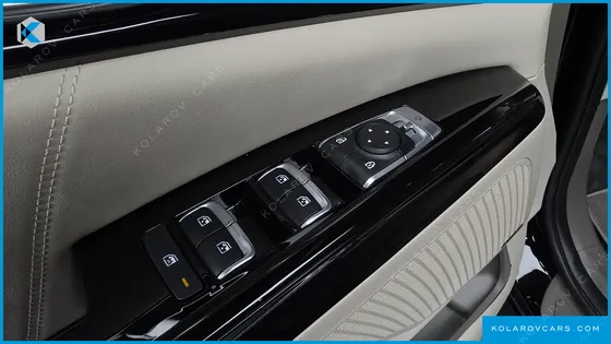 KIA CARNIVAL GASOLINE 7-SEATER SIGNATURE