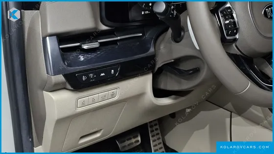 KIA CARNIVAL GASOLINE 7-SEATER HI-LIMOUSINE